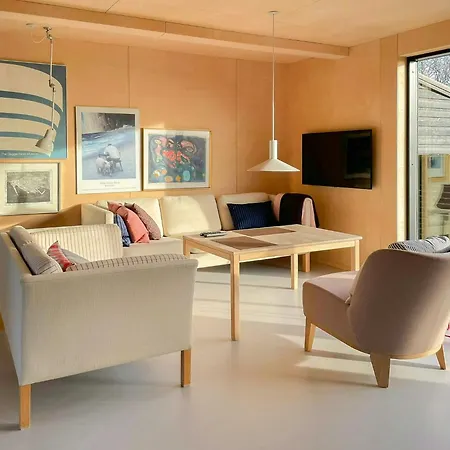 With View Of Helnaes Bay Feriehus *